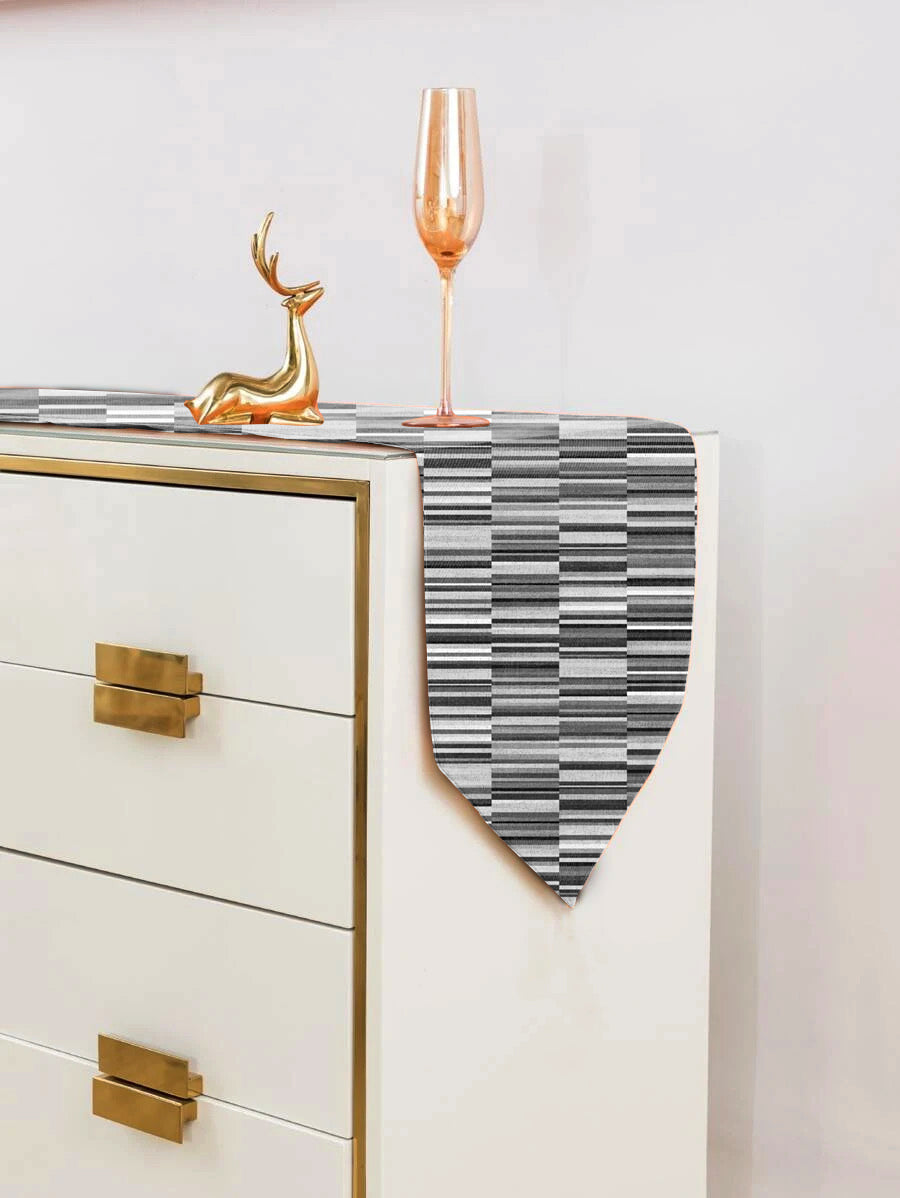 ILLUSION TABLE RUNNER DASH BLACK/GREY MATTY DIGITAL PRINTED