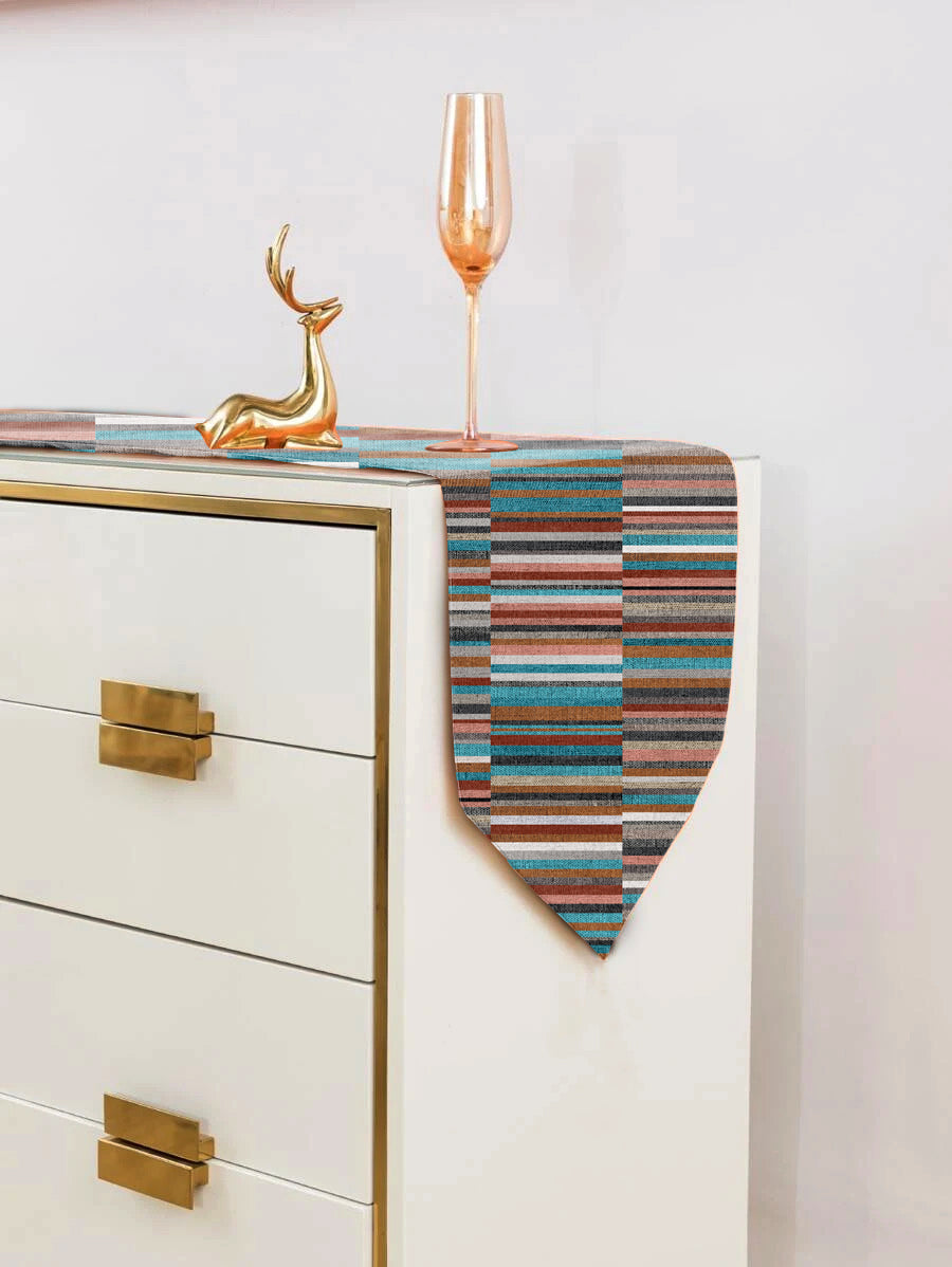 ILLUSION TABLE RUNNER DASH BLUE/CAMEL MATTY DIGITAL PRINTED