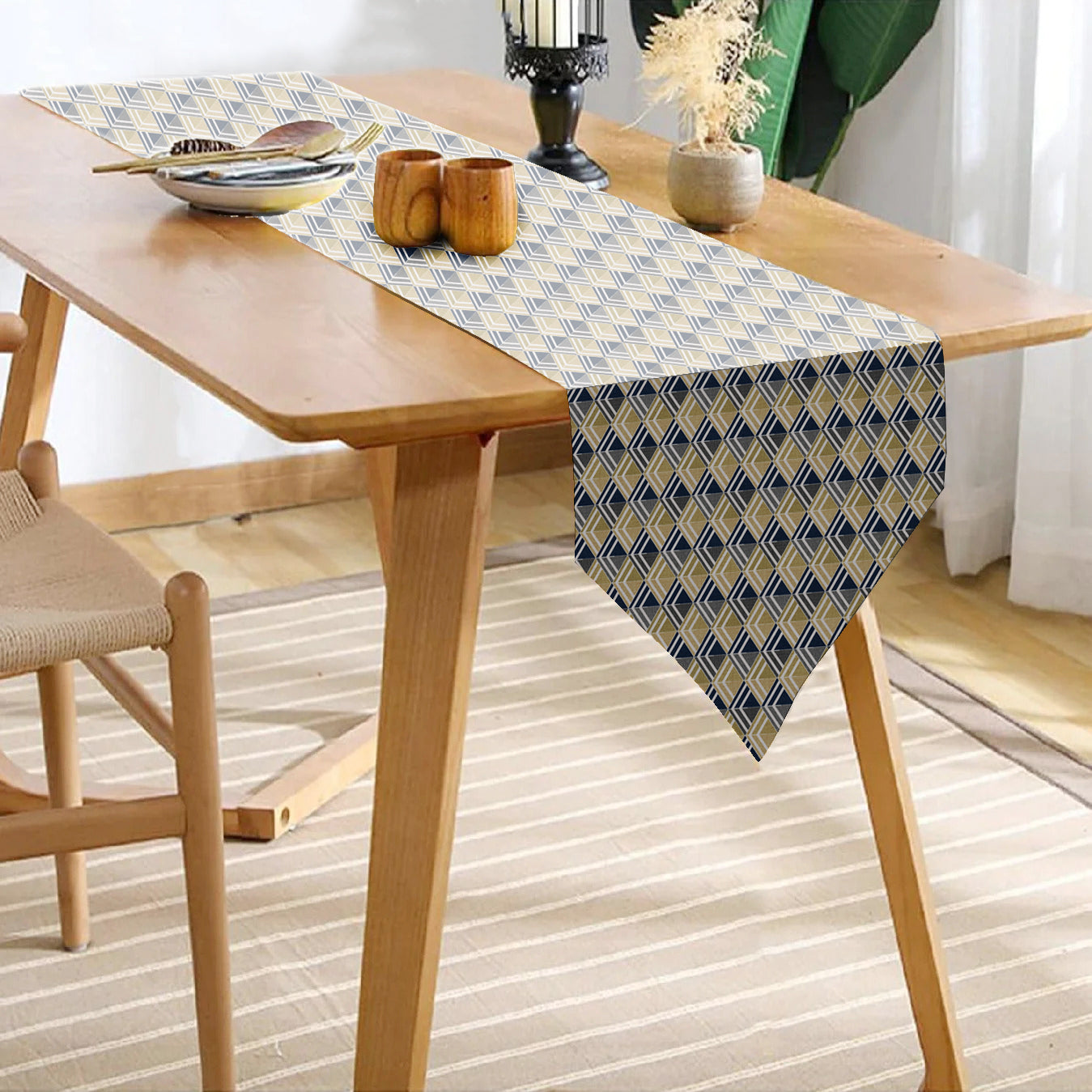 ILLUSION TABLE RUNNER MULTI TRIANGLE YELLOW/BLACK MATTY DIGITAL PRINTED